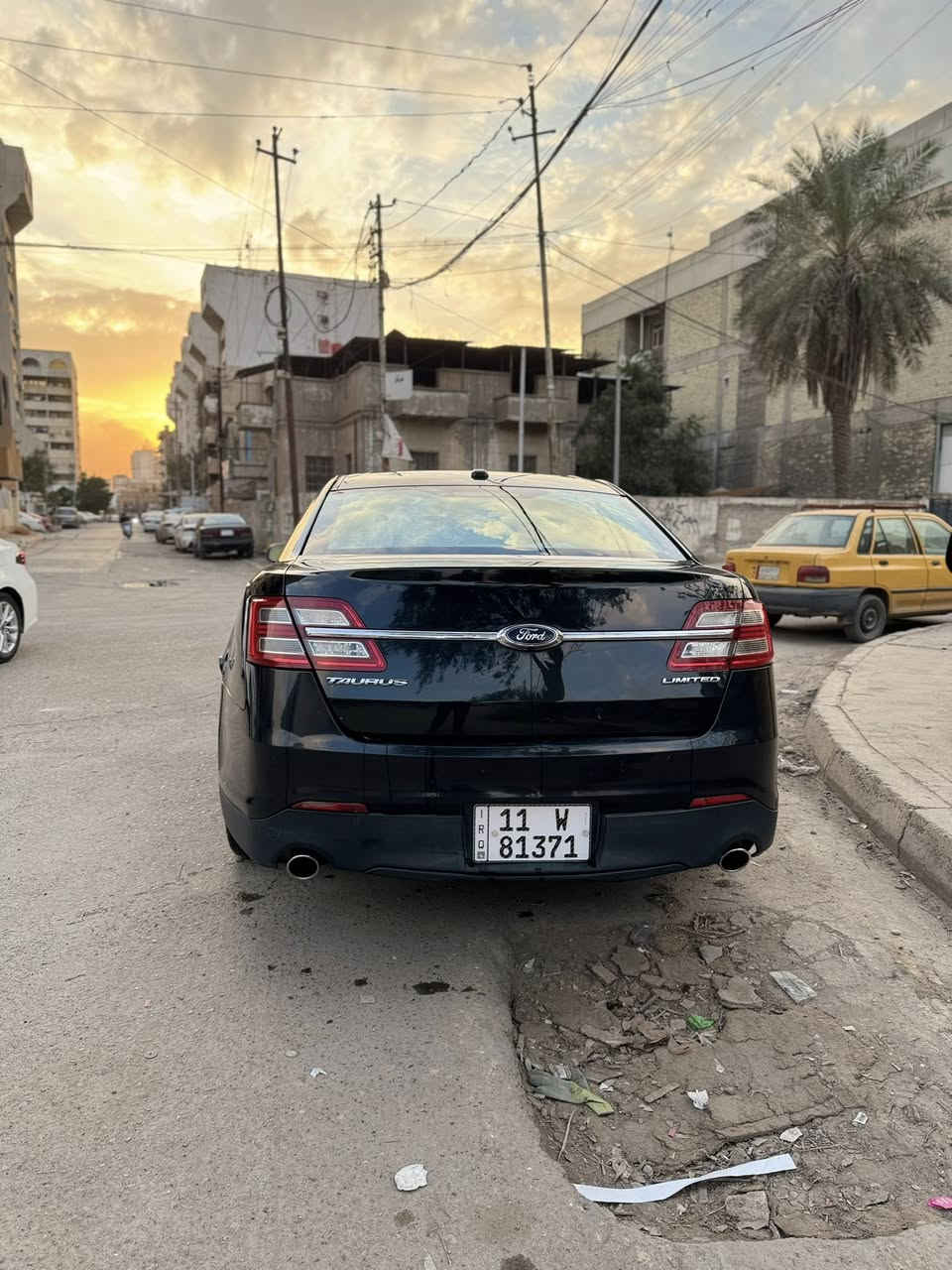 نزلت السعر 132 ورقه
فورد تورس 2013 خليجي لمتد اعلى مواصفات بدون صبغ بيه تعديل بارد بالجاملغ الأمامي
وبيه طخه بعدني ما مصلحه بالجاملغ الخلفي جهة 
السائق 
مكينه بيه ضمان سنتين من شركة ياسا 
كير مبدله  هايدروليك هم داخل الشركة
نقص صدر فقط الباقي غير هذا ما بيه مصرف السياره 
***********
