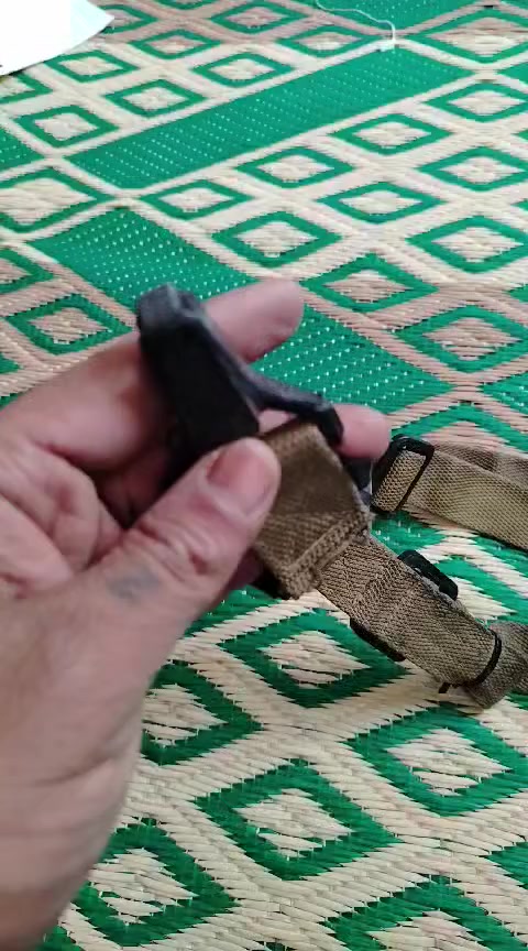 حمالة M4 ام فور اصلية سعرة 20الف
عنوان مدينة الصدر نهاية شارع الارفلي 
رقم هاتف📞 ***********
رقم هاتف📞 ***********
