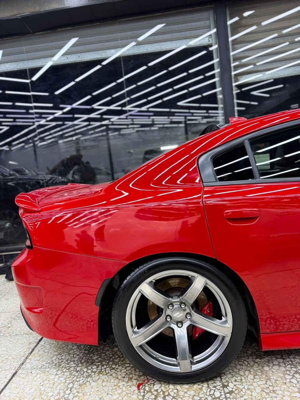 تشارجر 2016 هيلكات رقم بغداد بأسمي 
حادث سياره موضح بلصور 
ادامه كامله مسوي للسياره تخم تاير جديد 
حداديه امامي خلفي جديده اكسل جديد 
دركه Rbm اخر صدار بعد هواي شغلات بيه
مكان السياره بغداد حي الجهاد 
السعر 265$ وبيه مجال
***********
