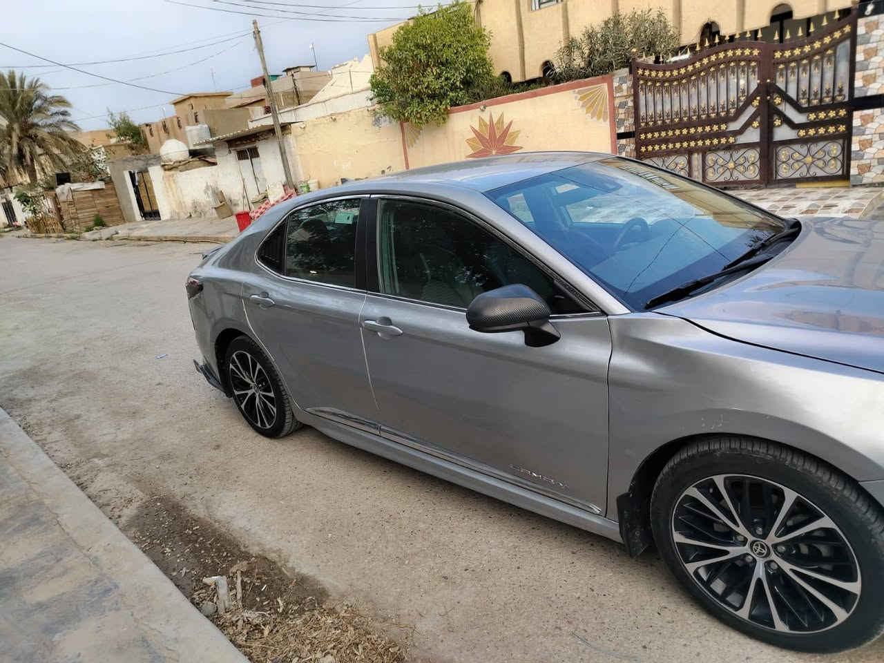 كامري للبيع موديل 2020 رقم سليمانيه كفالة مواصفات SE ثلاث قطع صبغ  سنويه لل 30 ورقم جديد تحويل ثاني يوم كير ومكينه مكفولات شرط الفحص ماشيه 74 السياره جديده السعر 180 وبيها مجال للاستفسار ***********
