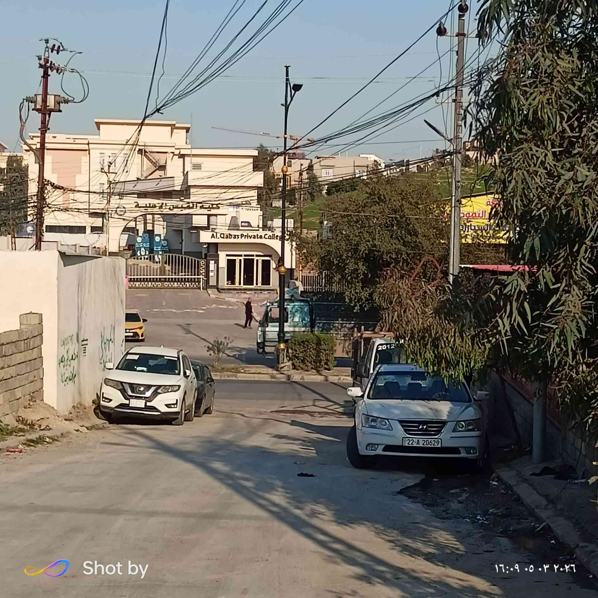 دار للبيع في حي الملايين الاولى مقابل كلية القبس
مساحة الدار 145 ركن واجهة 10 وعمق 14
يحتوي الدار على 4 غرف نوم ومطبخ وصحيات واستقبال وهول 
* علما أن الدار يباع مع اثاث 
يبعد عن سايدين حي العربي 30م 
لمعرفه السعر أكتب تم 
أو مراجعه مكتب مدخل حي الملايين الاولى مكتب أرض التميز للبناء والعقار 
اي استفسار يرجى مراسلة الصفحة او الاتصال ع الارقام المذكورة⬇️⬇️
***********
***********
