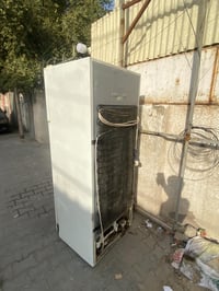 ثلاجه للبيع ١٤ قدم   سغاله وثلج  سعره ١٢٠  مكاني بغداد حي القاهره  رقم...