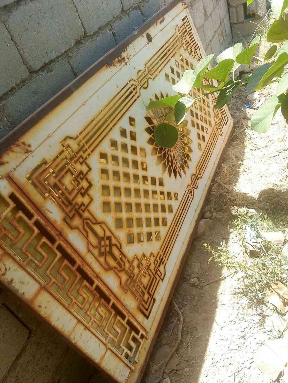 باب سلايت للبيع جديد بس السكه الحديد اليمشي عليه الباب ما موجوده ٣ متر ثقيل يرادله صبغ
 قيم واخذ الاستفسار على الرقم ***********
