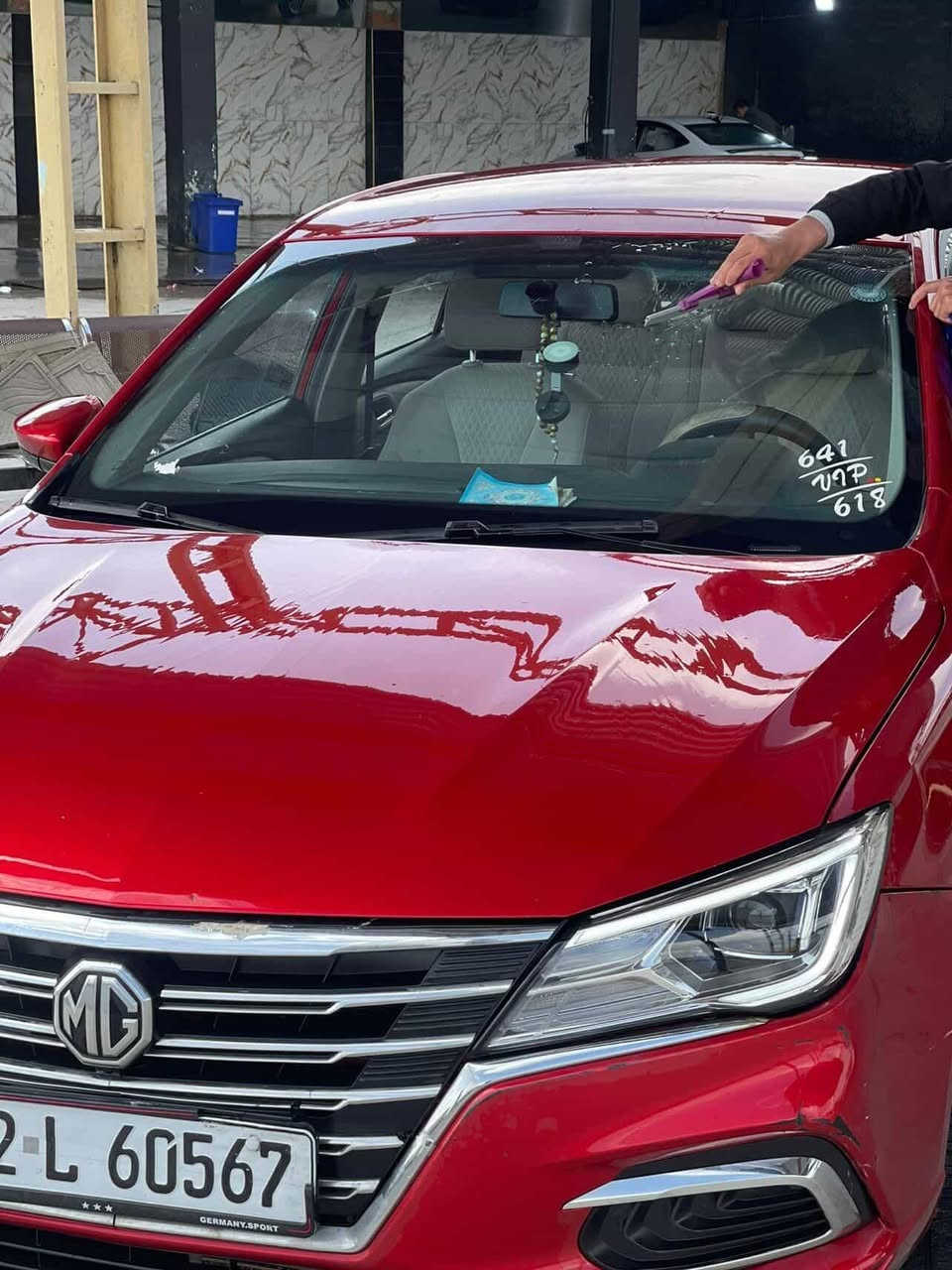 ام جي لون احمر
موديل 22 رقم اربيل 
موصفات حلوه 
تحكمات ستيرن 
بدون ضرر بيها م لحضات 
ياردلها ادامه سياره 
مكان سياره موصل جانب الايسر حي دوميز
 سعر 87بيها مجال 
تواصل عبر رقم مكلف بل نشر 
***********
