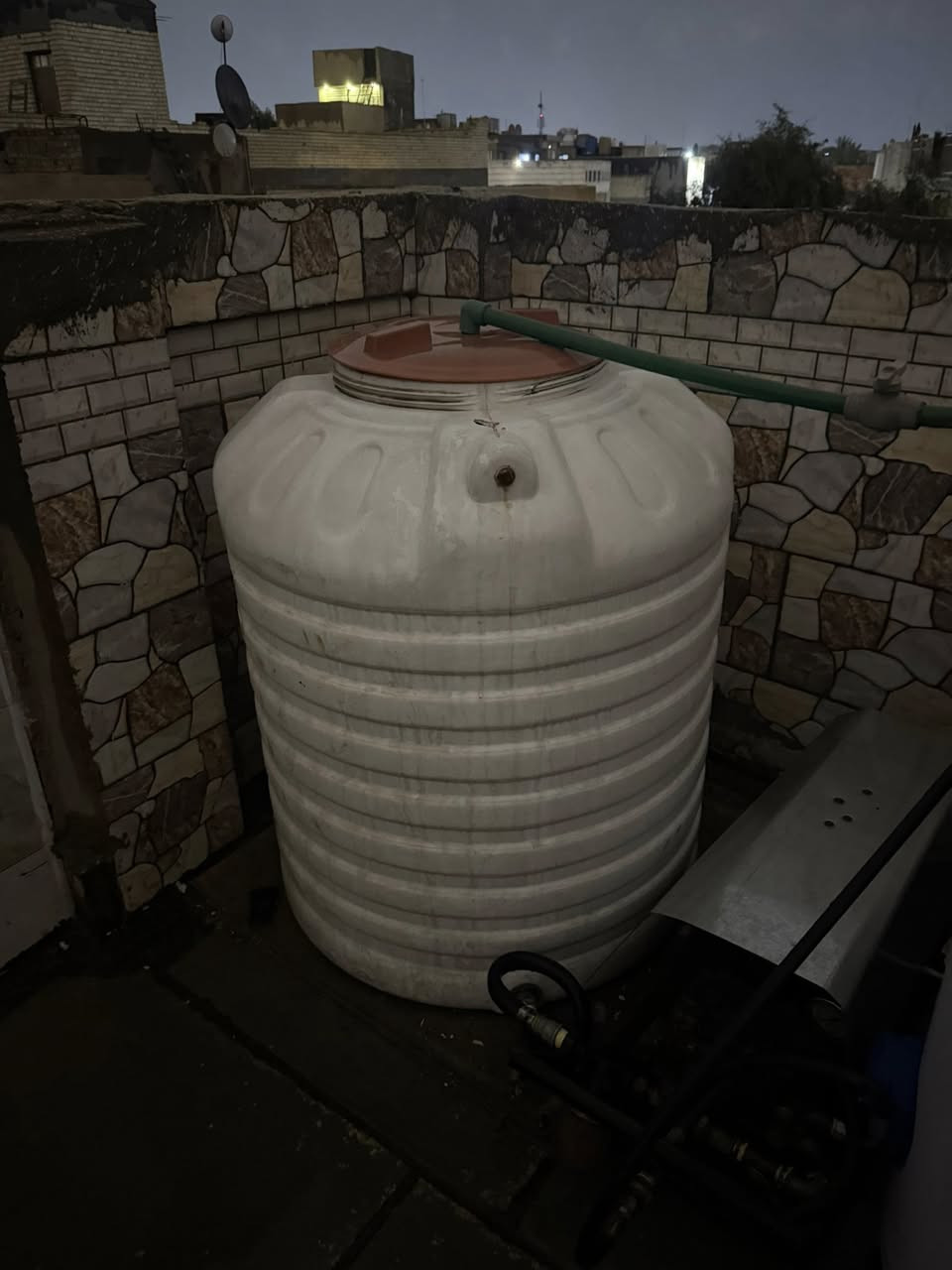 الاسلام عليكم عندي مضخه مال غسل ايطاليه 200 بار استعمال قليل كلش وياهة تانكي 500 لتر وصونده 40 متر خالهة بالبيت الي يريدهة خلي خابرني وبالخدمه ***********بغداد الجديده السعر كلهن 750 الف
