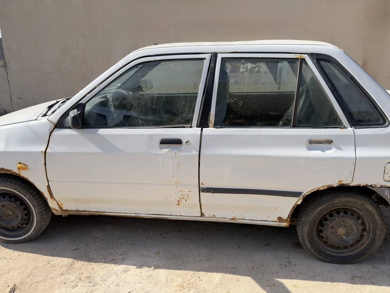 سايبا موديل 2014
كير ومحرك جديد توني شادهن

سيارة حره وسنويه ب اسمي للبيع او المراوس حسب القناعة بيه خياسات بالجاملغات حسب ما موضح بالصور 

متواجد عالنت او رقم التليفون ***********

السعر 22 ورقة وبيه مجال
