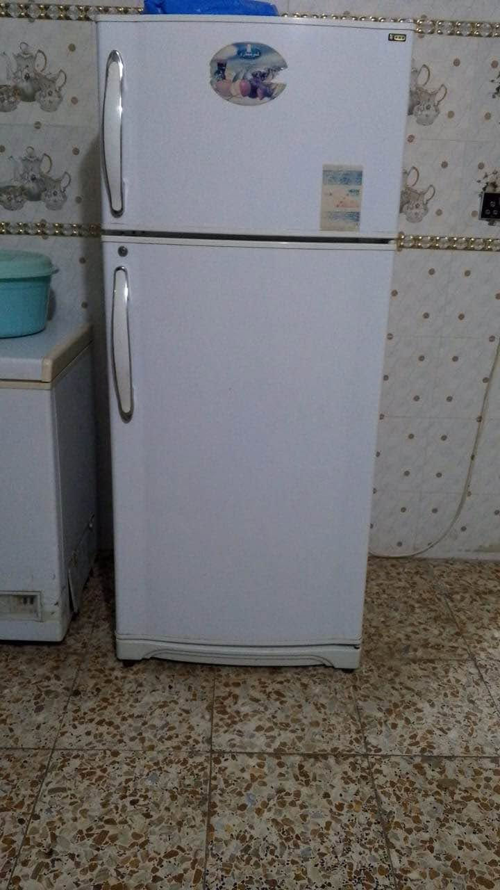 اجهزة للبيع {متوفر نظام اقساط}   ثلاجة  +طباخ + مجمدة + سبلت ( السبلت  طك كارتون جديد) ب 550 
الثلاجة  ب ٤٠٠ 
المجمدة ٣٠٠  ( مصلح فريز ) 
الطباخ ب 350
هذا  رقمي  *********** بي واتساب النجف, العراق
