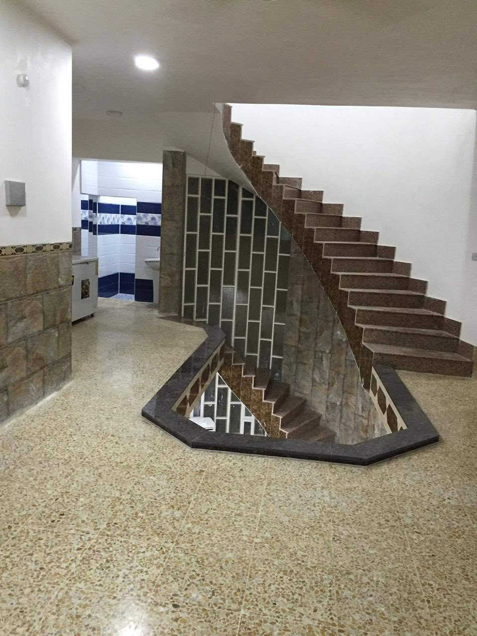 دار للبيع حي الجمعيه ركن مساحه 158 طابقين ***********
