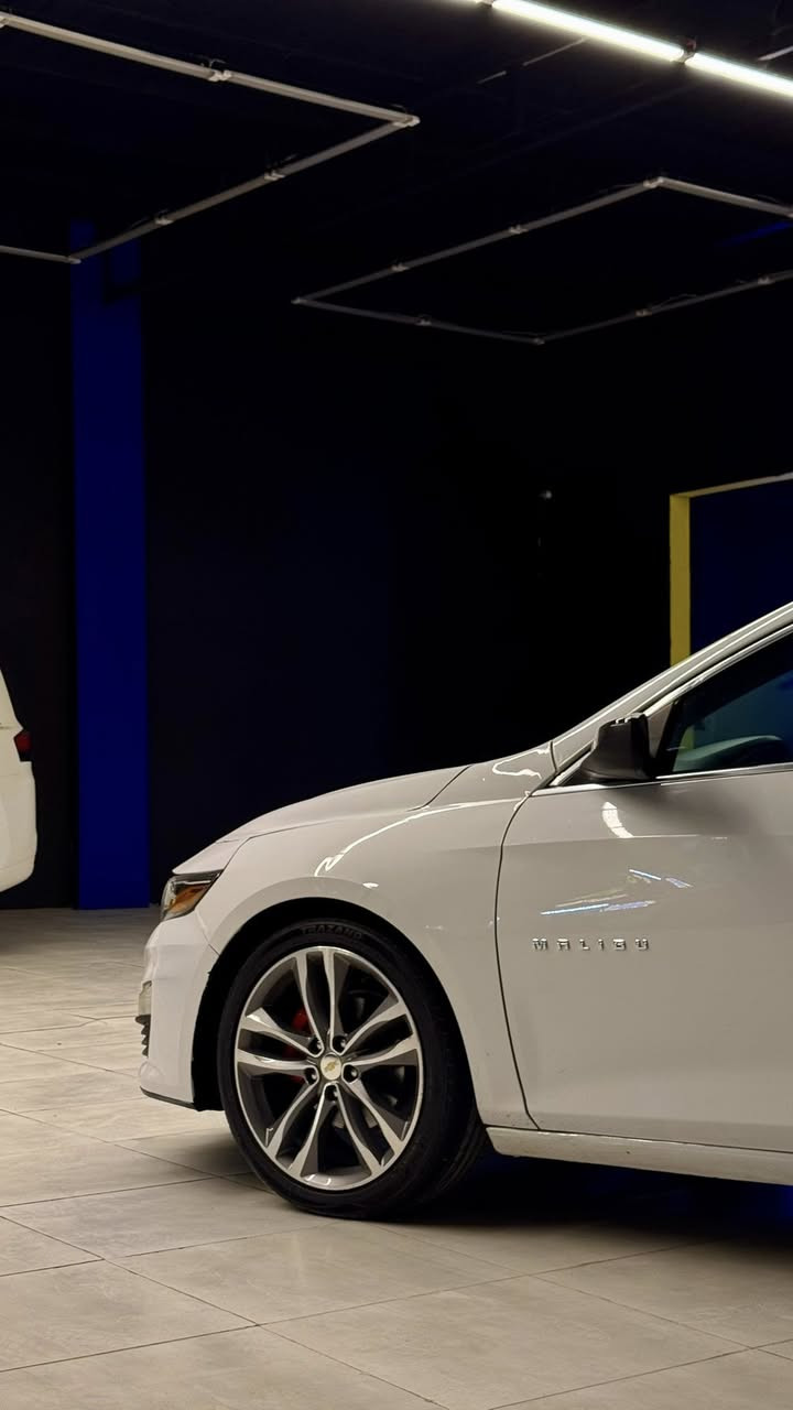 ‏‎ السلام عليكم
للبيع ماليبو موديل 2023 LT
ماشيه 32 مايل 
الحادث تبديل باب وجاملغ جهة السائق، 
بدون صبغ، فقط رشة خفيفة بداية البنيد 

 : بالشحن رصعه على باب السكن، بارد

رقم كربلاء بسمي 
‏‎
المواصفات 

‏‎🔴 بصمه ابواب + جنطه

‏‎🔴تحديد مسار 

‏‎🛑محرك 1500 توربو ✈️

‏‎🔴 رادار امامي 

‏‎🔴سايد بريك بصمه

‏‎🔴مانع انزلاق

‏‎🛑تشغيل عن بعد ⚡️

‏‎🛑لدات اماميه نهاري 

‏‎🛑 اوتو بريك /توقف ذاتي عند الاقتراب 🚳

‏‎🛑كشنات تدفئه + كهرباء ⚡️ 

‏‎🛑تبريد مناخين منفصل SYNC

‏‎🛑تبريد قطعتين امامي خلفي 

‏‎🛑شاشه كبيره تدعم 📲Android Auto/car play

‏‎🛑خرائط Gps📌

‏‎🛑كامره خلفيه 📷

‏‎🛑كروز مثبت سرعه

‏‎🛑شاشة ضبط واعطال بل دشبول

‏‎🛑منافذ USP/ 12V /Tip C

‏‎🛑مانع انزلاق ⛔️

‏‎🛑حساس اطارات‎

🛑4 دسك/ Abs

‏‎السياره جاهزه ونظيفه جداً بدون نواقص
‏‎

🛑  السعر// 132 وبيها مجال للشراي

‏‎

***********هاتف
