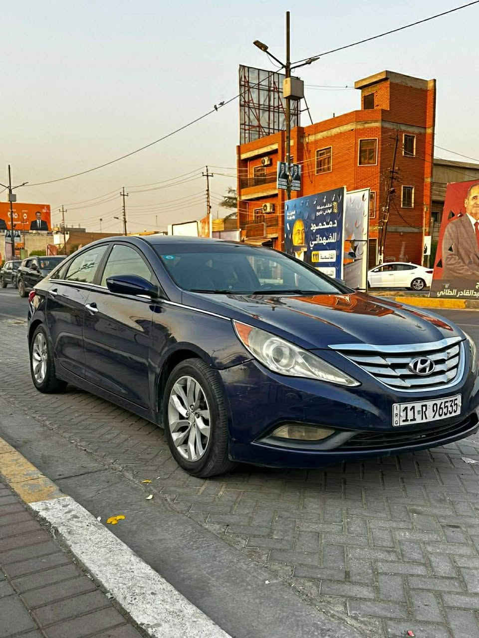 سوناتا موديل 2013امريكي 
السعر 107
السياره اب اسمي تحويل ثاني يوم 
موصفاتها 
1شفتات استيران 
2كشنات كهرباء 
3تدفئة كشنات
4بصمة 
5بصمه ابواب 
السياره بيه خمس قطع صبغ مو ضربة اثاره شخوط ماشي حبيبي
علية منظومة زنون السياره ربع محتاج مصروف عليه بية مجال قليل مكان السياره الدوره ***********
*********** Colombo, Sri Lanka
