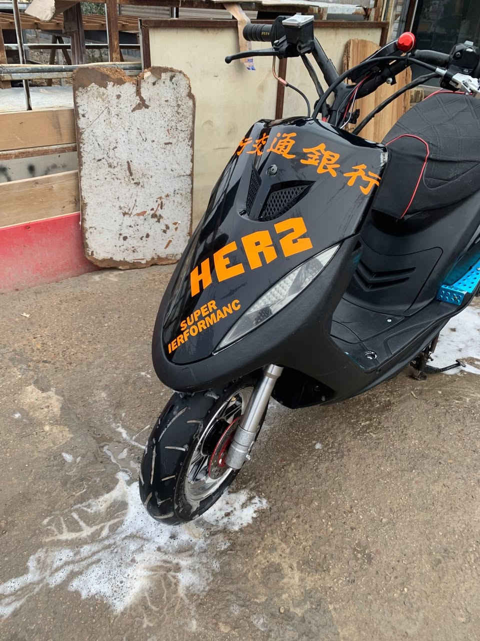 سلام عليك دراجه ماكس عدله الدراجه خير من الله بيها مكينه شك الكاع لا نضوح ولا تبخير بيها كلجات رياضي مكينه ٥٥ إذا متشلع الكاع متاخذها بيها وياله نجمه رياضي زوج وصدر امامي وكفرات  اربع ولفات العنوان البياع تقاطع درويش الرقم ***********
