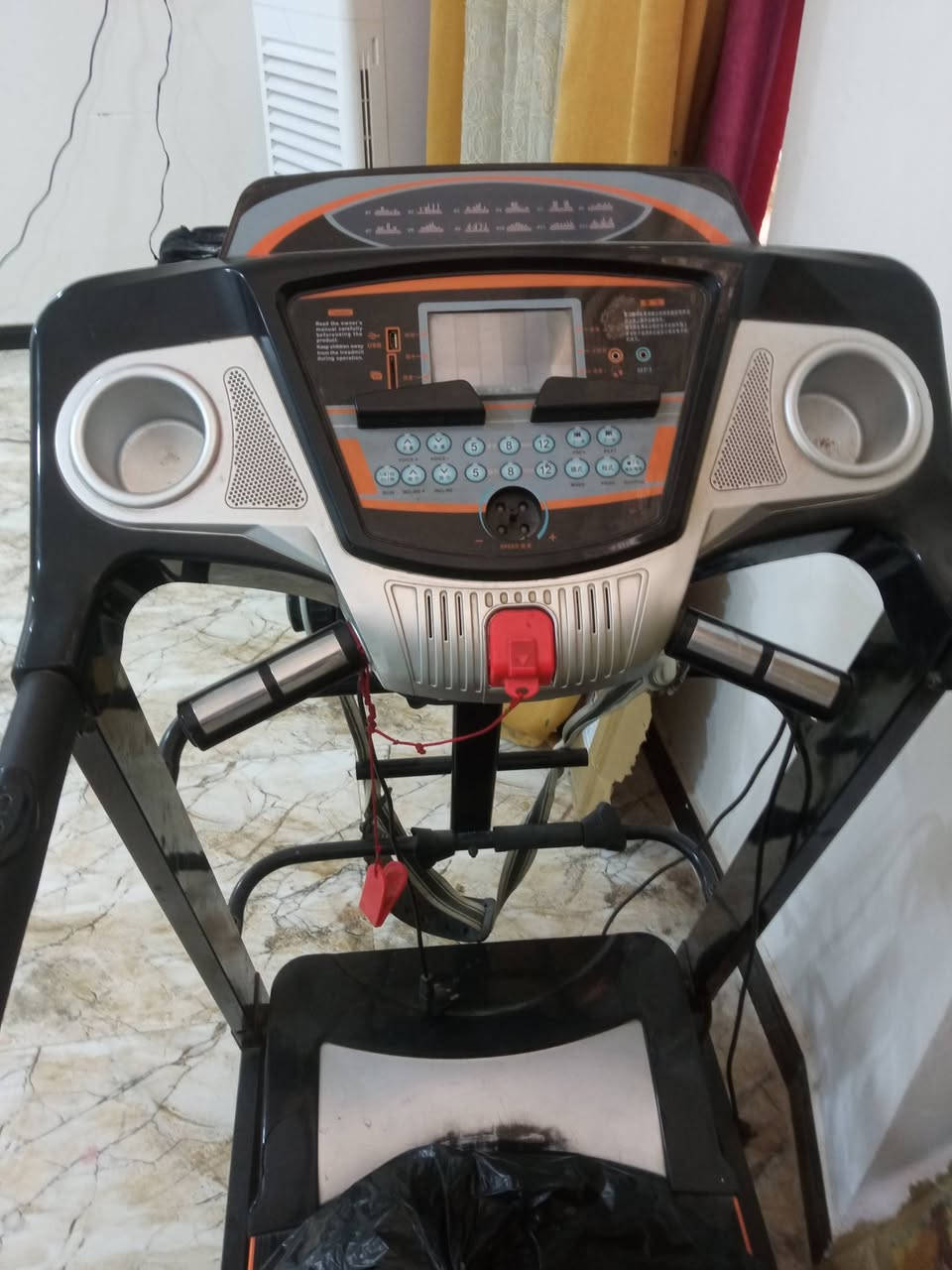 السلام عليكم جهاز جري للبيع سعره 250 ألف ويتحمل وزن 160 شرط النظافه وبدون تصليح مكاني الناصرية استفسار رقمي ***********
