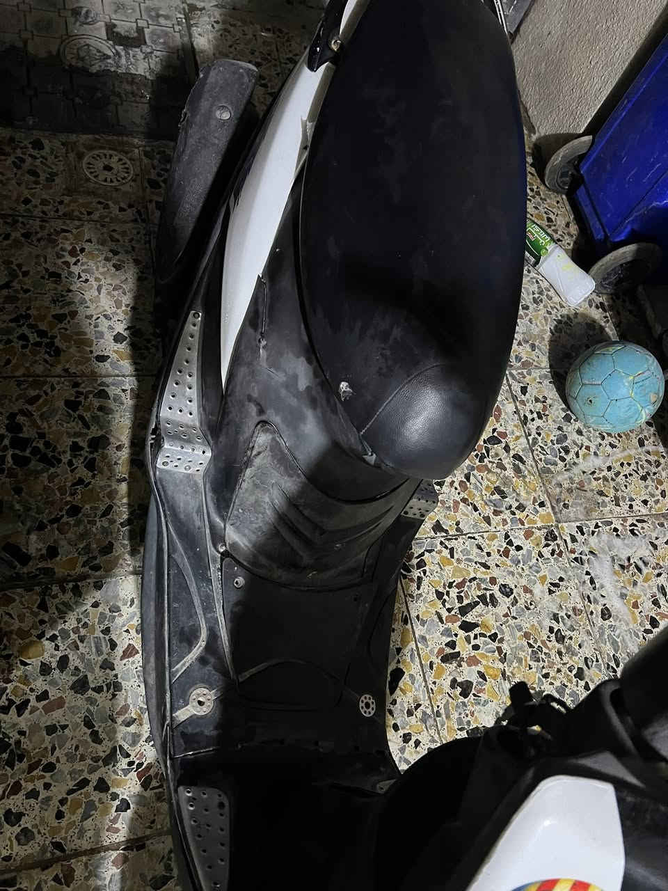 دراجه ماكس عدله للبيع دراجه بلاديه العنوان بغداد الامين الثانيه شارع الارامل ا*********** السعر 450بيهه مجال بسيط
