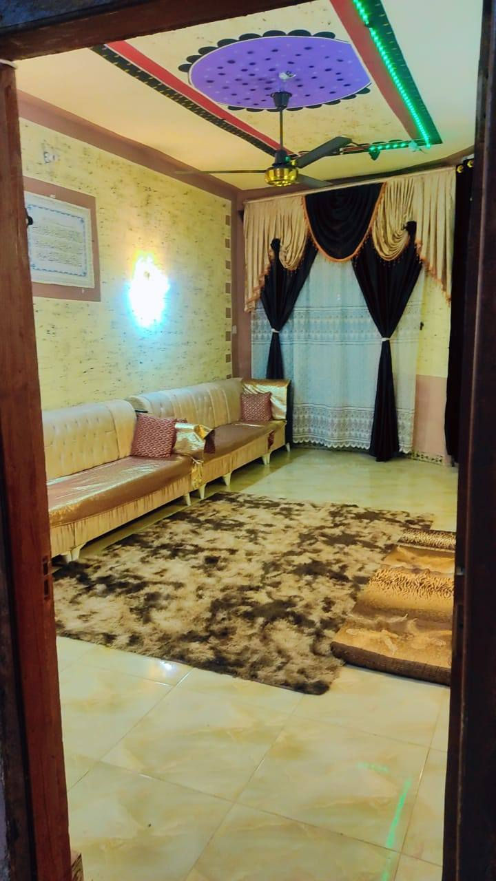 السلام عليكم بيت للبيع مساحه ٢٠٠ متر طابو صرف موقع بعقوبة تقاطع ساده حي الحكيم سعر ٨٥ بيه مجال بناه حديث
*********** ***********
