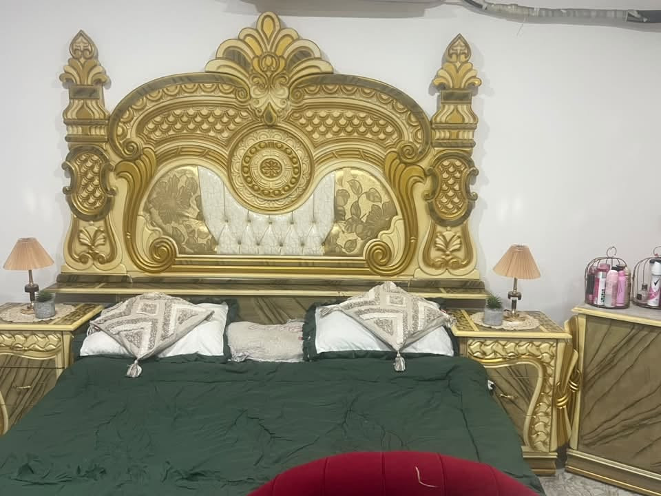 السلام عليكم غرفة نوب عراقي مستخدمه شي قليل السعر ٩٠٠وبيها مجال 

وعندي غرفة نوم تركي ٦بوب جديده مستخدمه هم شي قليل ٣٠٠قفل 
لاستفسار ***********
