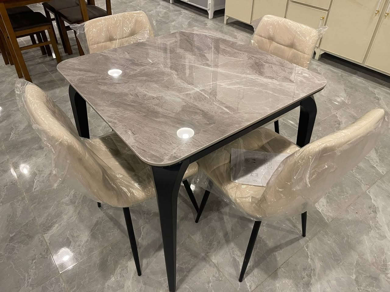 معرض صلاح آلدين للأثاث المنزلي للجمله والمفرد 
وصول ميز طعام مرمر 4كرسي مربع حجم 90x90
كراسي شامو مبطن ثقيل يتحمل أوزان ثقيله جدا 
بسعر جمله كميه قليله 
#زورونا_تجدون_مايسركم🚶🏻‍♂️
#الفرع_الاول
تكريت الزهور مقابل كليه تربيه البنآت مجاور تانكي المآء قرب غصن الزيتون 
#الفرع_الثاني
تكريت الزهور مقابل مدرسة خالد بن وليد قرب تربيه البنآت


**إذا كنت صاحب هذا الإعلان وتريد حذفه لأي سبب، رجاءا أرسل رسالة إلى الدعم الفني**