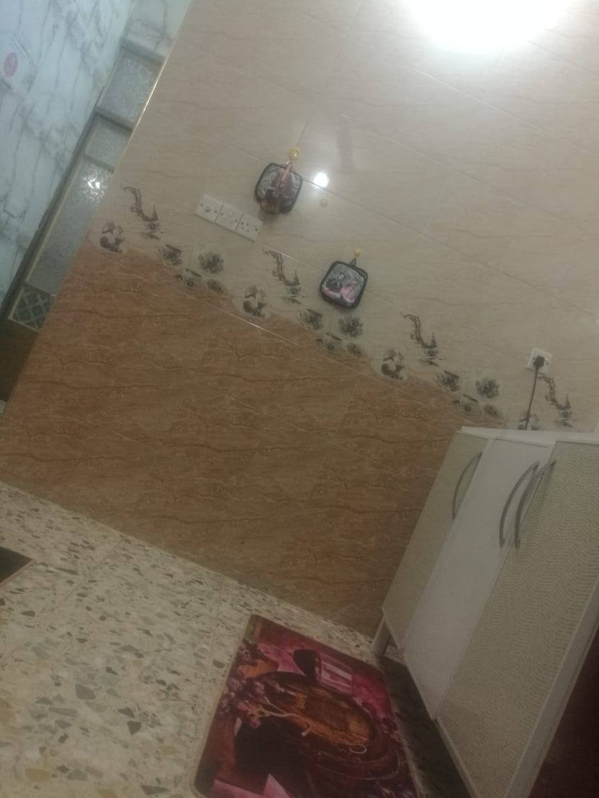 بيت للبيع في الامين الثانيه السده الجديده قرب ساحه زمن مساحه ٥٠ متر ركن طابقين صاله
ومطبخ وخدمات وغرفتين فوك  للاستفسار اتصال على رقم ***********
