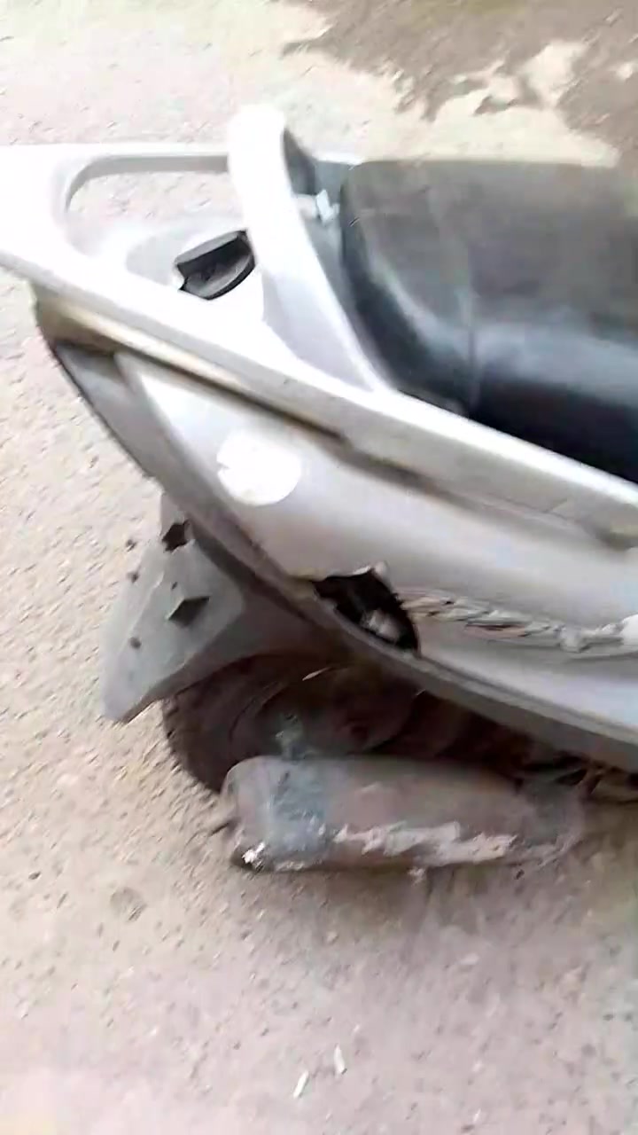 السلام عليكم اخوان الدراجه طفرت الضاقطة مال الزنجيل وفتر بيها سنتر ابيع كوم حديد الدراجه ختم واحد كهربائيات شغله السلف عوزها باتري انطي سعر بالي يرضى بي الله وعباده لا تكسر بيها ***********
