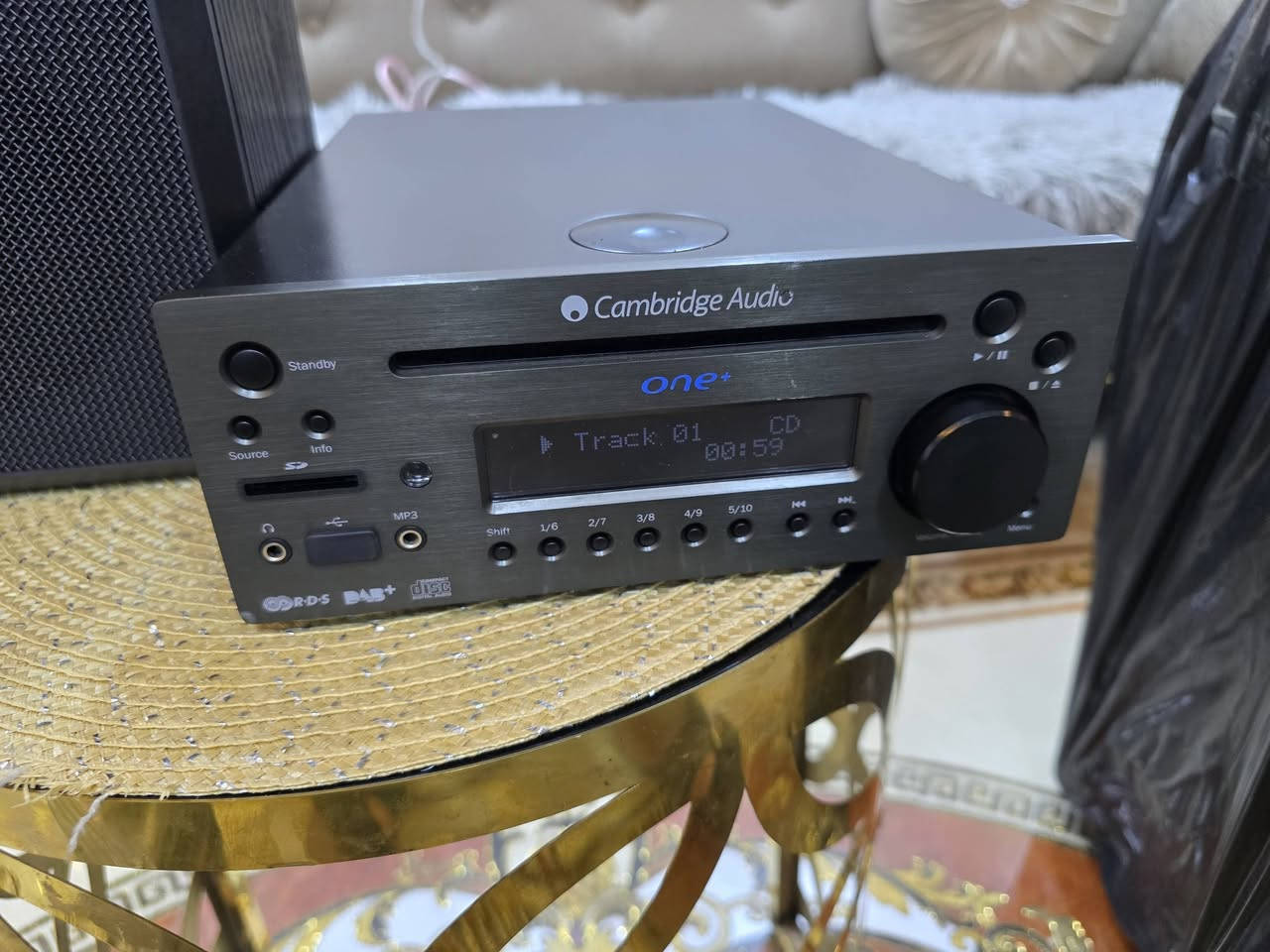 كامبريدج أوديو ون بلس جهاز استقبال FM نظام صوتي. متكامل. انتاج. شركه بريطاني • المنافذ الخلفية: يحتوى على مدخلين صوتين (RCA) لتوصيل أجهزة خارجية، بالإضافة إلى مخرج مخصص للمضخم الصوتي (Subwoofer Output) لتعميق صوت البيس.ه الراديو المتطور: يحتوى على مستقبل راديو FM مدمج مع دعم تقنية +DAB (لراديو الرقمى عالى الجودة() وتقنية RDS لعرض اسماء المحطات والمطربين على الشاشة ه مشغل الأقراص CD)ا يحتوى على مشغل أقراص منزلق (Slot-load) يدعم تشغيل الأقراص العادية وأقراص CD-R/RW التي تحتوي على ملفات MP3 و WMA  ياخذ فلاش. ورام  فول موصفات  مكاني. سماوه. السعر. 100


**إذا كنت صاحب هذا الإعلان وتريد حذفه لأي سبب، رجاءا أرسل رسالة إلى الدعم الفني**