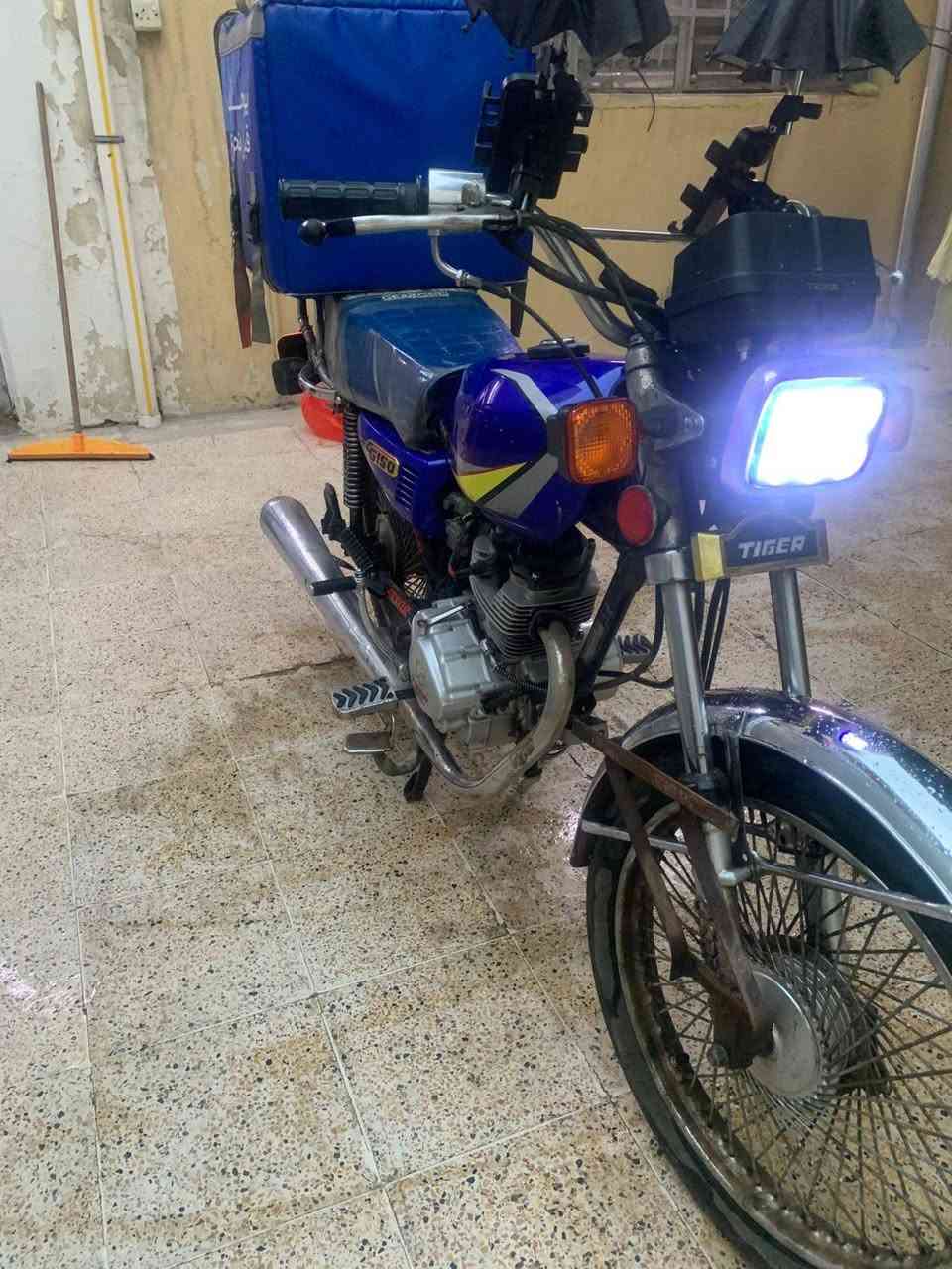 السلام عليكم📣✅ 
دراجة تايكر ابو النمر للبيع✅ 
موديل 2020✅ 
مكينه مفتوحة شرط فول✅ 
كهربائيات كلها شغاله ✅ 
وياله جدد✅ 
لون ازرق✅ 
رقم نينوى انكليزي✅ 
شرط التحويل✅ 
لوحة وحده ضايعه تطلع متكلف اقل 50 الف✅ 
السعر مليون و 700 و بي مجال✅ 
للتواصل *********** اتصل لو واتساب✅ 
ملاحضه مكلف بل نشر تواصل ويا صاحبه و تفاهمو ♥️✅

