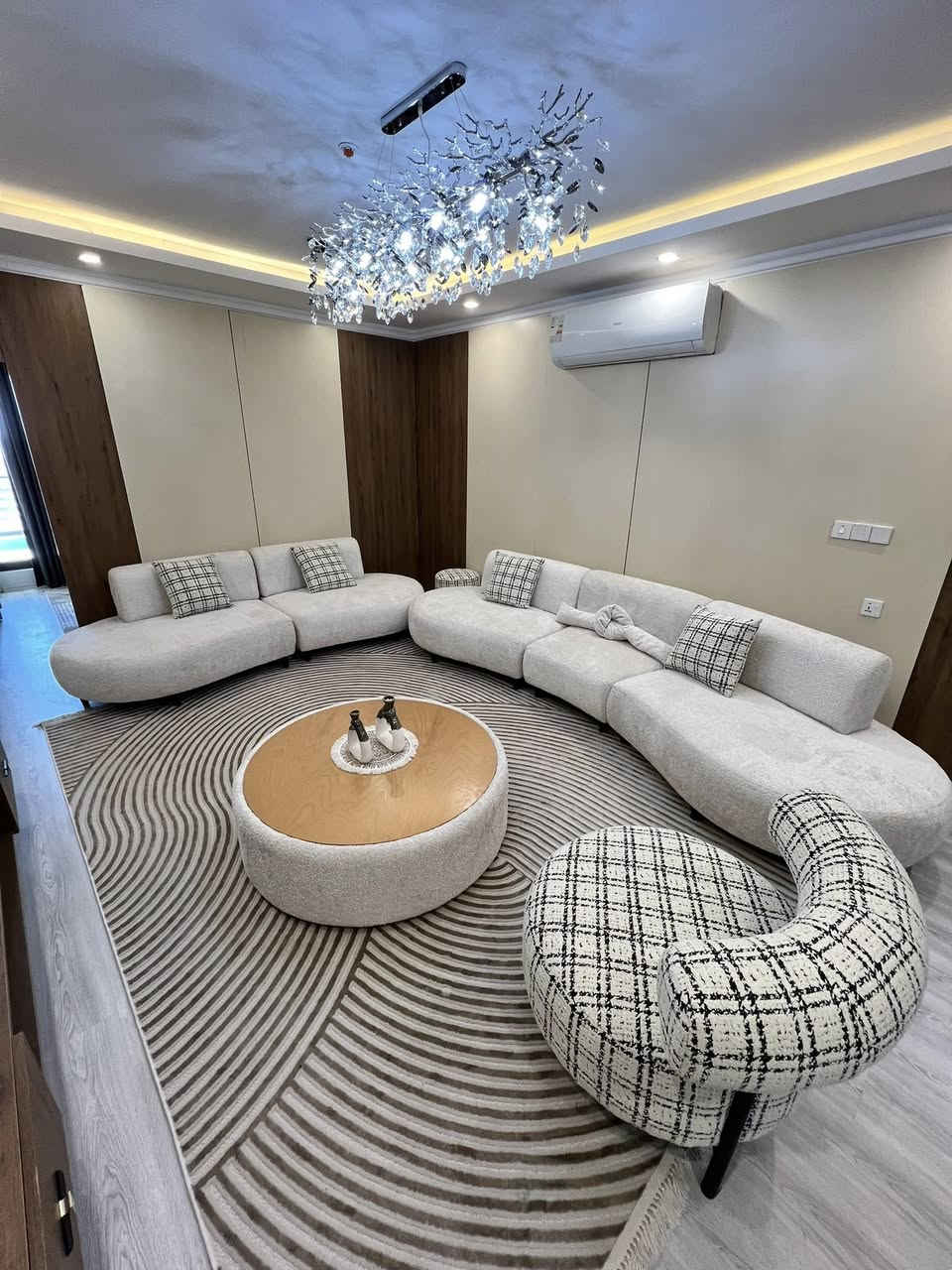 عرض خاص
شقة vip للايجار 
ايجار ١٥ يوم مجاني
بدون عمولة مكتب
٣ غرف نوم وصالة 
٢حمام وتواليت
١مخزن
١٧٠ متر
ايجار ٩٠٠ دولار
تلفون و واتساب/ ***********
