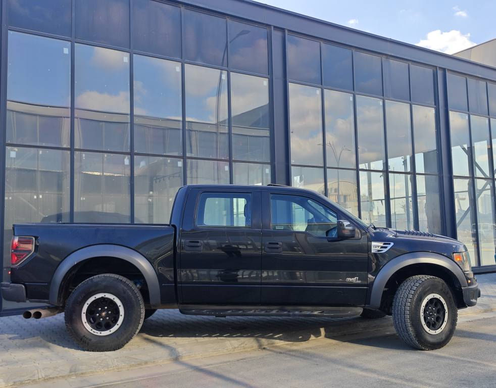 فوردی  ڕاپتەری SVT
مۆدێل 2013 
 شریکەی نیڤایە،،
ڕۆشتنی170 رۆشتوە
مواسفاتی فولە،،  سڵاید ،،کوشن ساردو گەرم و کاربای و جلد وخەزن ،سوکان کاربای و خەزن ،،دیفلۆک ،،کامیرای پێش و دوا ،،حاسەی پێش و دوای ،،شاشە و مکەبەرەی سۆنی فول
مکینە 6.2 ی8 پستۆنی بێ تۆربۆ
سۆنەرەکەیم داناوە ،،بێ بۆیاخ و بێ ساردو شوخت و لێدراوە وەک سفر ماوەتەوە 
هەموو شتێکی بەشەرتی فەحس ،،گێرو مکینەی برغوی لێ بانەدراوە 
شانسی و هەیکەل و بویاخی نەتەقیوە 
سەنەوی تا نزیکی 2029 بە ناوی خۆمەوەیە
هەزەو چوار تایەی لۆکی لە ژێرایە
سعری فرۆشتنی  250$ مجالێ زۆرر کەمم
*********** السليمانية, العراق
