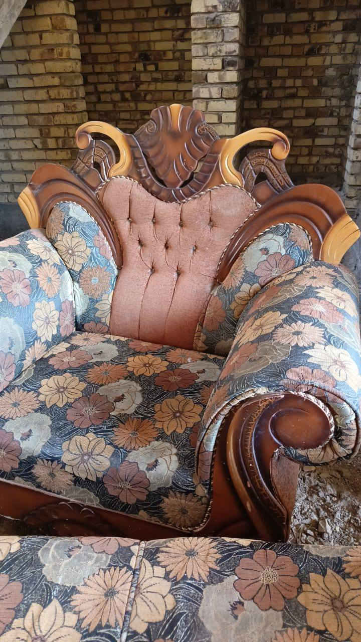 العنوان بابل حي الجزائر قرب السكه
التخم تسكام 7مقاعد 
2 كراسي و قنفه ثلاثيه وقنفه ثنائيه السعر ب250وبي مجال ***********
