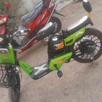 دراجة كهربائية • بطارية تحتاج تبديل • المشواك يم المدارس