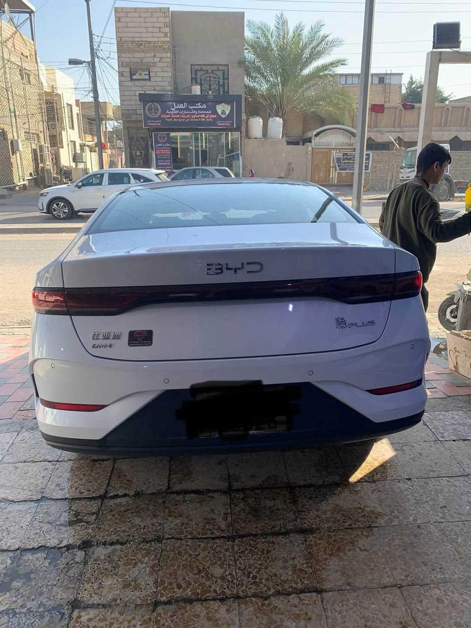 سلام عليكم بي واي دي كن بلاص 2025 داخل ابيض رقم نجف ماشيه 9 لاف جديده السياره بحاله الوكاله  بيها ملاحضه بالجاملغ الامامي دحجه بسيطه على وضعها ماملعوب بيها للأستفسار *********** السع18000000مليون عراقي  مكاني بالنجف
