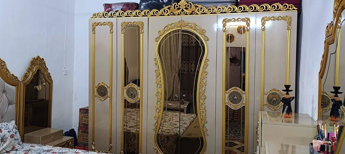 غرفه للبيع سعر ٦٥٠ بيها مجال.. واتساب  ***********

