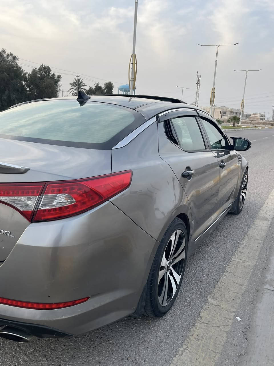 السلام عليكم 
اوبتما موديل 2013/فئة SXL
رقم بغداد مشروع وطني 
مكينة 2000تيربو لاتنقيص ولا تبخير 
المواصفات
سقف بانوراما 
مرايات اوتماتيك 
أشاير بالمري
تحكم ستيرن
كشنات جلد رياضي
تبريد كشنات وتدفئة 
كشنات خلفيه تدفئة 
كشنات خزن 
بصمه أبواب
بصمه تشغيل
شاشه كبيره 
دبل صالنصة 
شاشه اعطال
لايتات LED
السياره اعلى المواصفات بالاوبتما بيها
بدون حادث السياره بيها رش ٣قطع مكفوله من حادث دواخل 
السعر 106$ وبيها مجال  والمعاملة بعد المعاينة 
***********
مكاني الفلوجة
