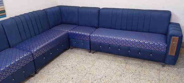 ديوان ١٠ مقاعد للبيع نضيف جدا بدون اي ضرر خشب بلوك اسود قماش جديد ممستخدم سفنج ضغط عالي السعر ٣١٥ بي مجال بصيط مكان بغداد الحرية موجود توصيل بكروة ***********
