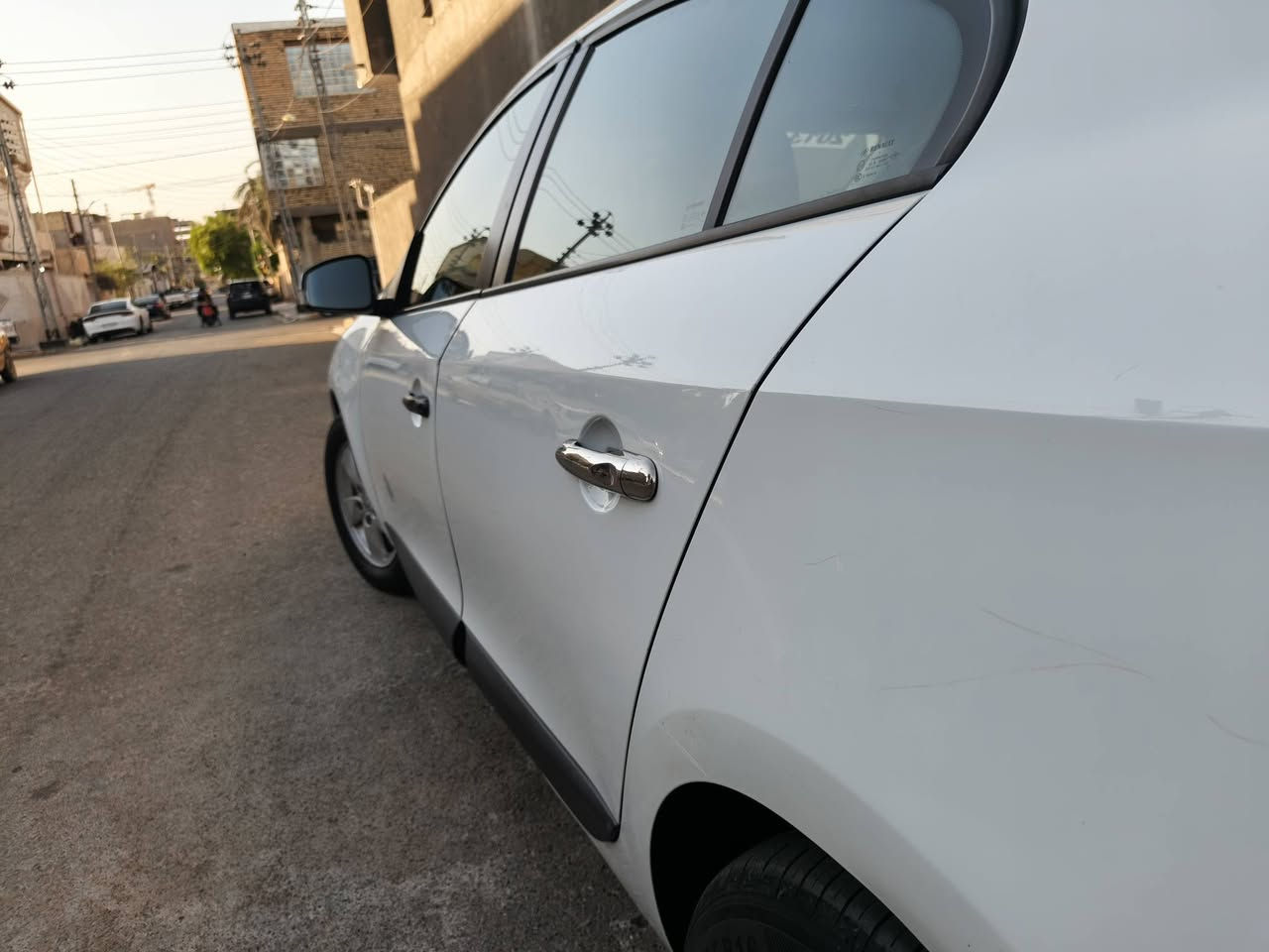 رينو فلونس موديل ٢٠١٣ رقم ميسان بأسمي تحويل مباشر مكفولة كفالة عامه بدون صبغ بدون حادث عدا بارد بالصندوق قليل جدا مكينة كير جديد مكان السيارة ميسان _ العمارة السعر ٦٥$ وبية مجال رقم الهاتف ***********
