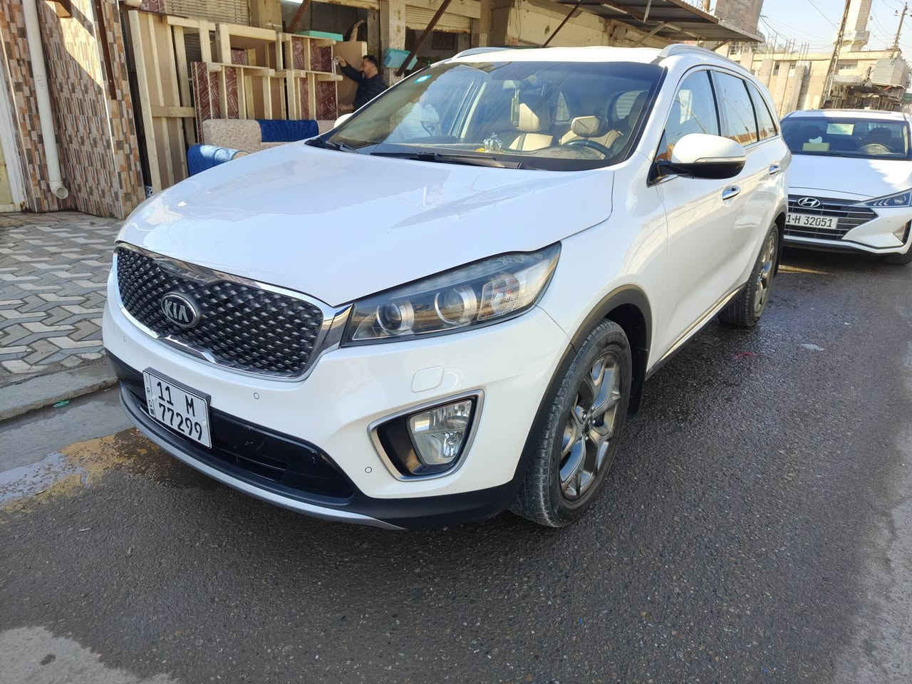 السلام عليكم جميعأ..
سورنتو للبيع 16 شكل ال 17 كويتي… رقم بغداد باسمي ..
السياره كفاله عامه من كلشي كير محرك كشر الك الفحص وين ميعجبك.. محرك 6 سلندر 3300 شرط شركه.. ماشيه 120ك..
تخم تاير ..
السياره فول بصمه  وفول مواصفات عدا الفتحه فقط .
اخواني السعر المطلوب 225 $ وبيها مجال حك الجيه اكيد 
مكان السياره فلوجه ..شرط تحويل ثاني يوم 
الاتصال .
.***********

***********/ وليد ابو عمار وحياكم الله
