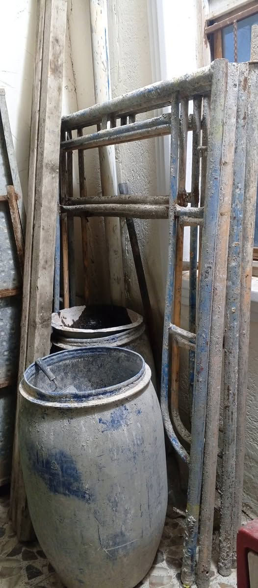 السلام عليكم سكله قفصين كاملات مع براميل ثنين للبيع السعر 100الف مكاني كوت حي الحكيم ***********
