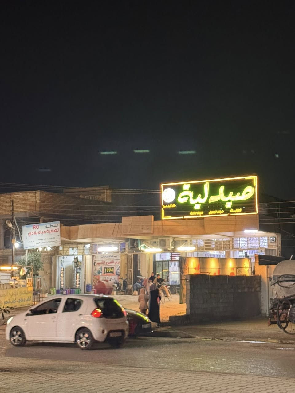 بنايه للبيع طابق واحد تحتوي علئ 5 محلات و2 شقق الواقع في الحسينيه مدخل الحمل الواجه 17 والنزال 22 تقريباً بمساحه 377 ونص طابو ملك صرف المحلات مؤجره 900 والشقق فارغه الوارد الكلي مع إيجار الشقق مليون و400 تقريبا 
السعر 400 مليون 
للاستفسار ***********
