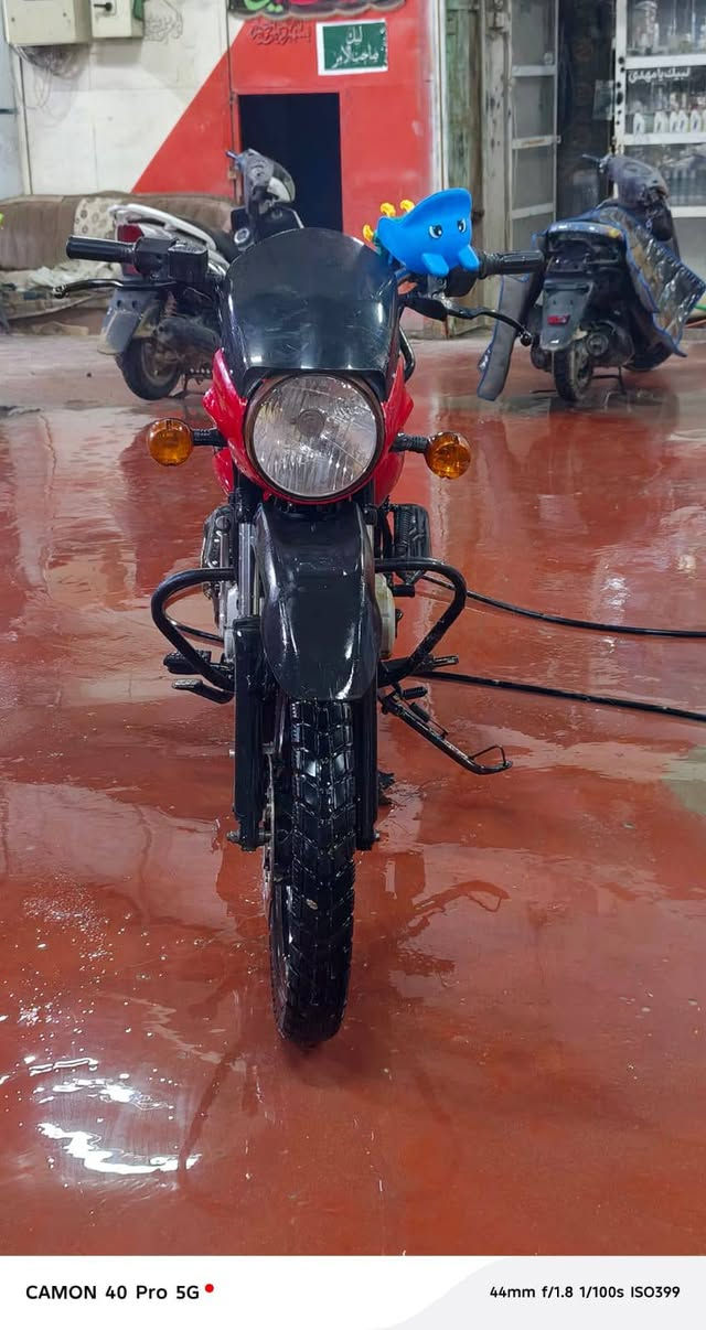 السلام عليكم دراجا بوكسر موديل 22اوراق اصوليه الدراجه ممشتغره دلفري بدلتلها بستم جديد الشاصي زلغ ما بي الدراجه جاهزه علا الاخير كهربائيات كامله تايرات امامي خلفي جبليات جدد شادهن بوجهك للشارع الدراجه السعر 1200الرقم 
***********
