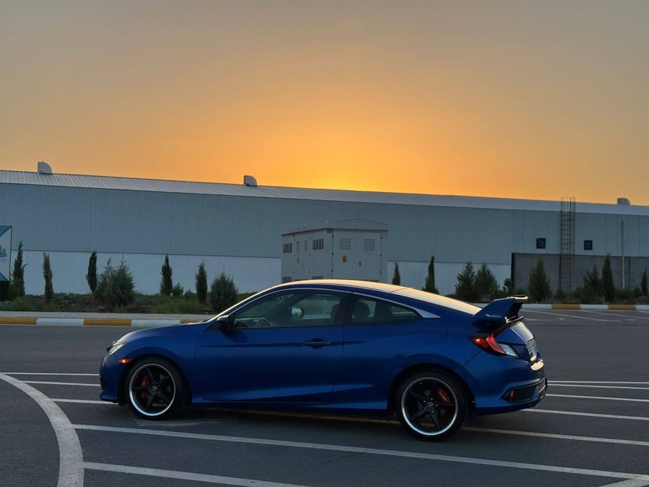 هۆندا سیڤیک ٢٠١٧
کوردی :
گێر عادی 
مەکینە ٢.٠ 
١ پارچە بۆیاخی هەیە (چەمەلەغی لای سەکن )
ئێرباگی شانی تەقیوە 
٢ سویچە 
کوشن هیتەرە 
سەنەوی بەسەرچووە 
160.000کم  هەزار ڕۆیشتووە 
نرخ 89 قفڵ
شوێن سلێمانی 
*********** 

عةرةبي :
گیر عادي
مكينة 2.0
1 قطعة صبوغ  (جملخ خلفي) 
  160.000كم ماشي
سعر نهائي 89 قفل
مكان سليمانيه 
***********
