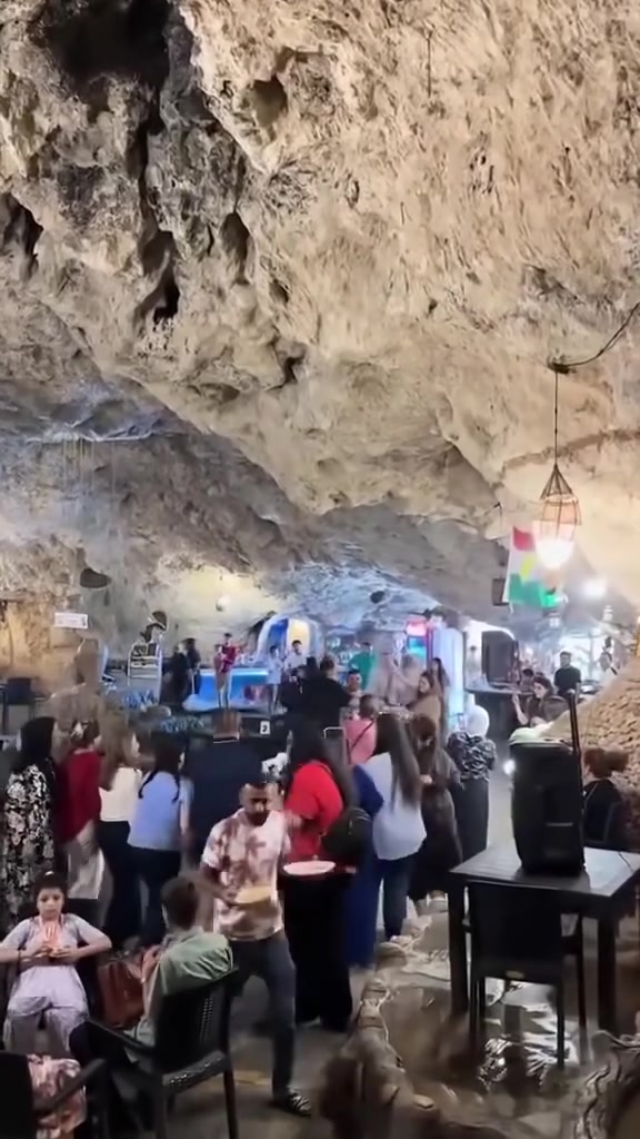 مع ارتفاع درجات الحرارة وقدوم العطلة الصيفية بدأت المصايف في دهوك تمتلئ بالسياح القادمين من محافظات اقليم كوردستان وكذلك المحافظات العراقية الاخرى، هذه الاجواء من كهف انيشكي بمحافظة دهوك

احجز الان على رحلة يوم الثلاثاء ليلاً 4 ايام ب 80 الف

سارعوا بلحجز من الأن قبل نفاذ المقاعد

*********** ☎️

#رحلات_القمة
