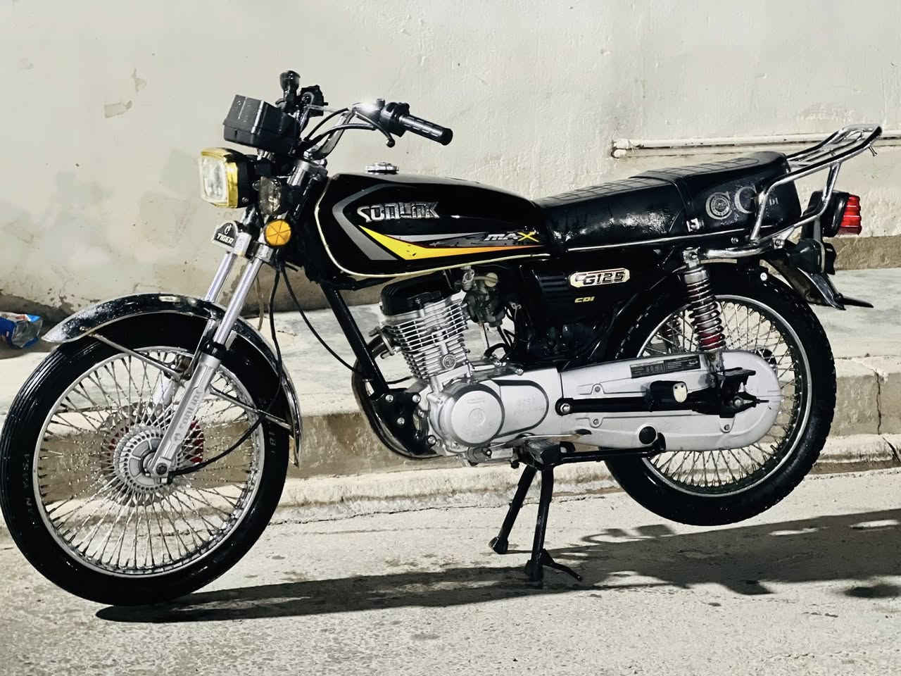 السلام عليكم دراجه ٢٣ مكينه بلاد تايكر محرك نضيف العنوان ديالى بلدروز السعر ٥٧٥وبي مجال الرقم ***********
