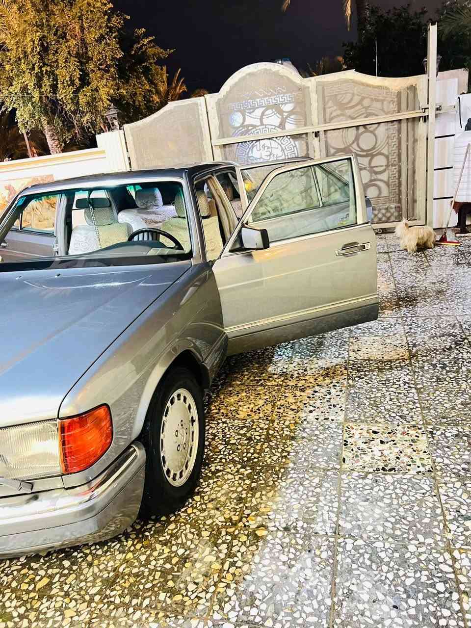 سلام عليكم مارسدس موديل 1991  /SE 300
فول موصفات اربع جام كهرباء / سلايت فتحه طكتين 
كشنات جلد / تحكم كهرباء ￼
بلاديه سياره / مصبوغه جماليه فقط 
كير ومكينه بلاديه 
تخم تاير 
عالي ناصي كهربائيات كله بشرط 
اريل شغال ويه سويج 
دبل فيتبم 
شلعه ومعدل خير من الله 
مكان سياره بغداد 
سعر 97 وبي مجال 
رقم هاتف ***********
