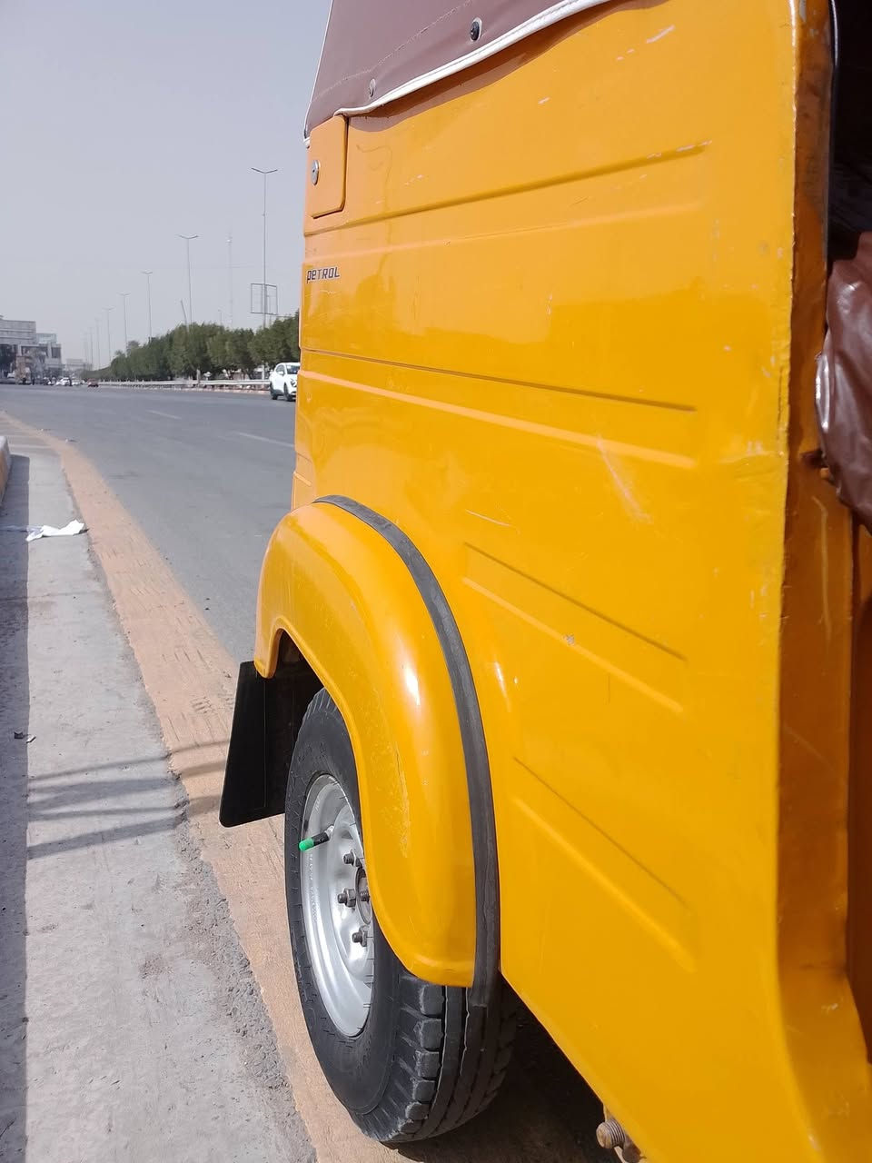 سلام عليكم ورحمه تكتك 2020 شهر 12 كفاله عامه بيهه بس دوس من الصبغ والمعجون التكتك نضيفه كلش السعر 7500 وبيهه مجال بسيط الرقم *********** العنوان بغداد الشعله اتصل ودلل
