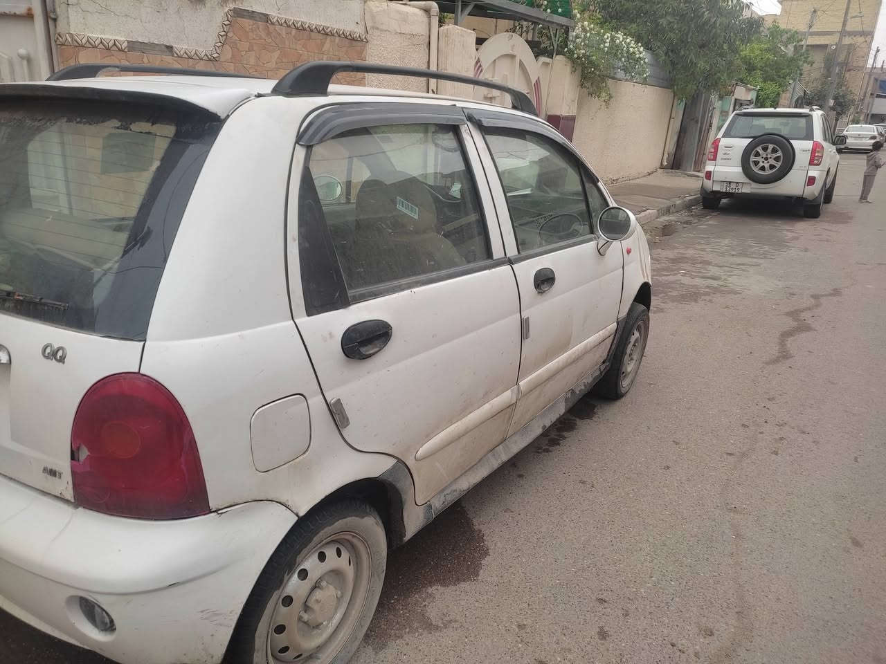 سلام عليكم شيري كيو كيو 2013 مشروع وطني بصره الرقم الانكليزي جاهزه من حداديه بطارية تخم بلكات داينمو وقوايش محرك كير كهربائيات كفاله 
ملاحظه نقص نضوح من البوري مال الكير 
التايرات الاماميه بيهن ميلان ميزانيه وترتيب القواعد الطبله بسبب الخياس رتبتهن ويحتاج ترتيب وميزانيه مرتبه 
التبريد غير شغال 
الرقم *********** بغداد 
السعر قفل22ورقه
