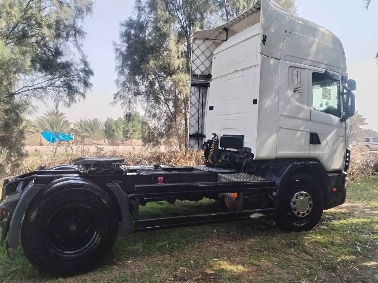 سكانيه للبيع محرك ٦انجكتر موديل ٢٠٠٠ رقم واسط شرط تحويل هزه جديده سعره ١٥٠ وبيه مجال مكان بابل النيل ***********
