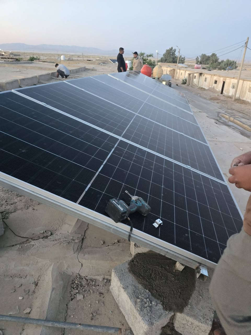 بعون الله اليوم الموافق الاثنين  2026/6/1 تنصيب وتشغيل منظومتين طاقة شمسية:
🔹 المنظومة الأولى في قضاء مندلي ترصخ 
تعطيك 16 أمبير نهارًا و16 أمبير ليلًا.
إنفيرتر 6.2 كيلو واط (ضمان سنتين).
بطارية 17.5 كيلو واط (ضمان 5 سنوات).
8 ألواح شمسية (ضمان 10 سنوات).

🔹 المنظومة الثانية في قضاء مندلي الشوكه:
تعطيك 10 أمبير نهارًا و8 أمبير ليلًا.
إنفيرتر 3.6كيلو واط.
بطارية 7.1كيلو واط.
5 ألواح شمسية (ضمان 10 سنوات).
للاستفسار والمزيد من التفاصيل: 📞 *********** أو مراسلة الصفحة.
