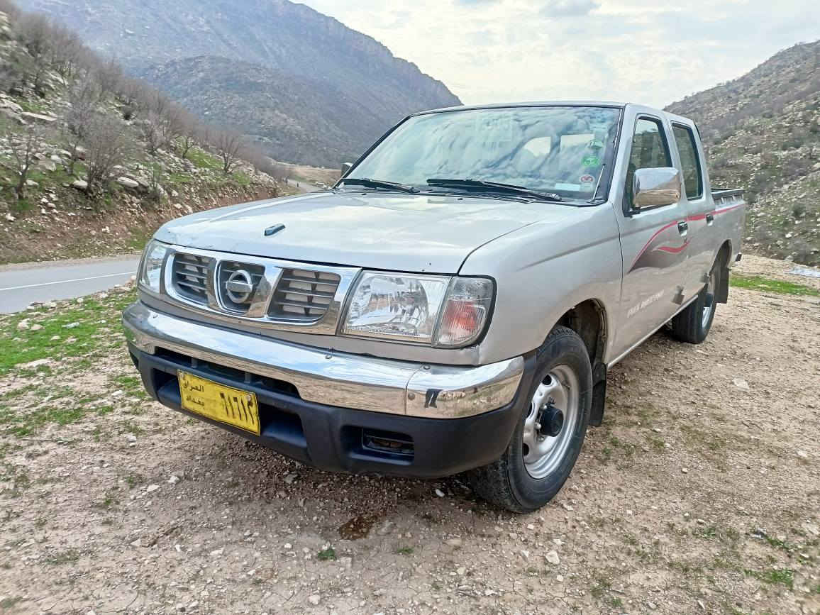 نیسان دەبڵ مۆدیل 2000 ڕەنگ سلڤەر  ئاڕم پلاسیک سلێمانی بەشەرت ، سەیارەکە تابڵێیت جوان و هەیکەلی قوتە ، کامل بۆیاخە لەسەر کاڵ بوونەوە  یەک قرچێکی پێشی هەیە تەنها کەمێک بۆنیتی گرتووە شانسی نەگرتووە ، مووس و بڕانەوەی بەشەرت گێڕ و مەکینە و ئەکسل بەشەرت زۆر بێ مەسرەفە چوار تایەی لۆکی لەژێردایە ، پارەی یەک بڕاوەیەکە نرخی تەنها 69 گەڵاو کەمێک معامەلە .

ژ.م  : ***********
ژ.م  : *********** السليمانية, العراق
