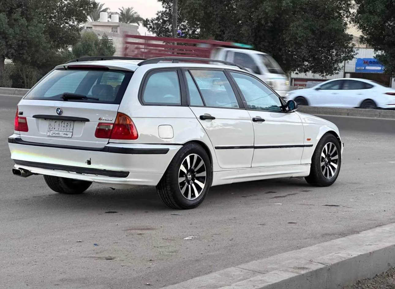 سلام عليكم للبيع او مراوس حسب القناعه 

بي ام موديل ٢٠٠١ e46 حجم 328محرك مسكر 

كير اوتماتيك محرك وكجير جدد شادها قبل ١٥ يوم 

تبريد شغال صدرين جدد تخم تاير جديد باتري جديد 

داخل نضيف كلش سياره جاهزه مال جناي ومتعوب عليها 

رقم بغداد الدولي بسمي هزه جديده تخول ثاني يوم شرط 

سياره جاهزه ما بيها اي نقص ولا بيها اي مصرف من فضل الله
سياره بلاديه لا ضربه ولا صبغ ولا تبديل العنوان بغداد حي الخضراء 
السعر المطلوب ٦٠ ورقه وبي مجاا ل *********** بغداد, العراق
