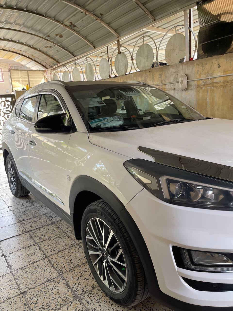 سلام عليكم للبيع فقط توكسان (2019)
سياره خليجيه ضررهه بنيد مصبوغ و جاملغ صفحه اليسره مبدل اثر حادث هنا بالعراق بدون دواخل و بيه طخات بسيطه 
ماشيه120الف kmمكينتهه 2000دوش 

. سياره بسمي تحويل ثاني يوم 
مواصفاتهه 

ـ حساسات أمامية وخلفية 
ـ مري شفط 
ـ بچم كامل منضومه زنون 
ـ بكلايتاتهه لد بلكامل 
ـ قاعده شحن لاسلكي 
ـ بصمه 
ـ كشن كهرباء 
ـ كير مكينه صدر تاير كله كفاله عامه 
عليهه تخم تاير جديد 
و صدر جديد 
و باتري جديد 

ـ مكانهه بغداد الزعفرانية 
السعر المطلوب (170$)
للاتصال ***********
