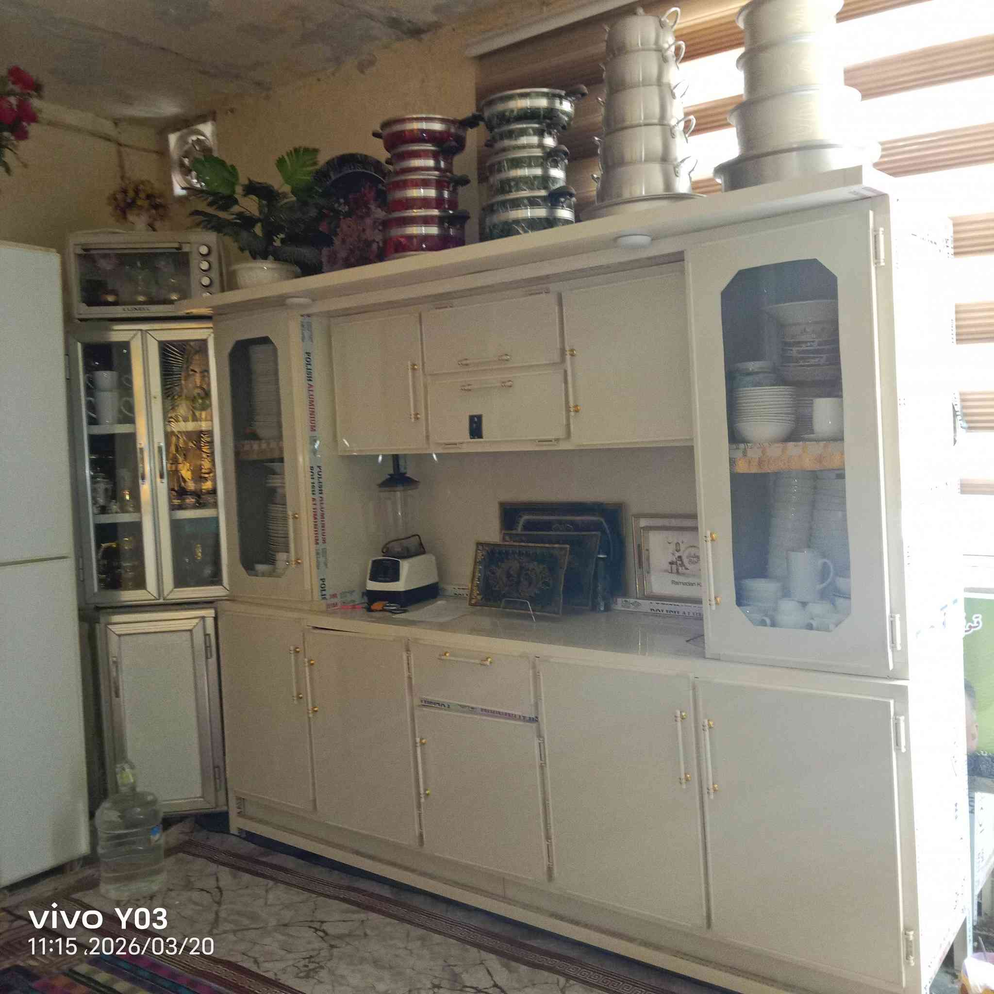 كاونتر مترين ونص مع سنكي متر ونص مرمر مع ملحق نضيف كلش للبيع عنواني ديوانية حيعسكري  قرب فلكت العلماء *********** بي واساب
