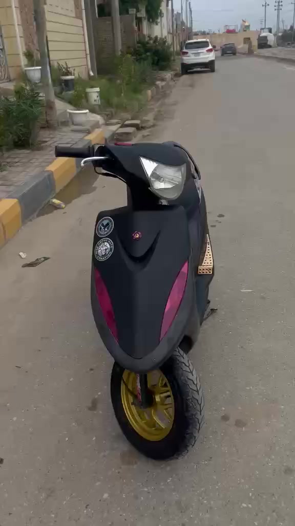 اسلام عليكم دراجه ماكس عدله شغاله من الطول للطول نكره سلف بكل وقت الدراجه مزوعه تزويد شوفت عينك مكينته 50بلاديه مفتوحه ولفات فقط سعره 650وبيه مجال مكاني ناصريه مركز ***********
